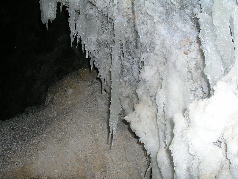 File:Epsomite.jpg